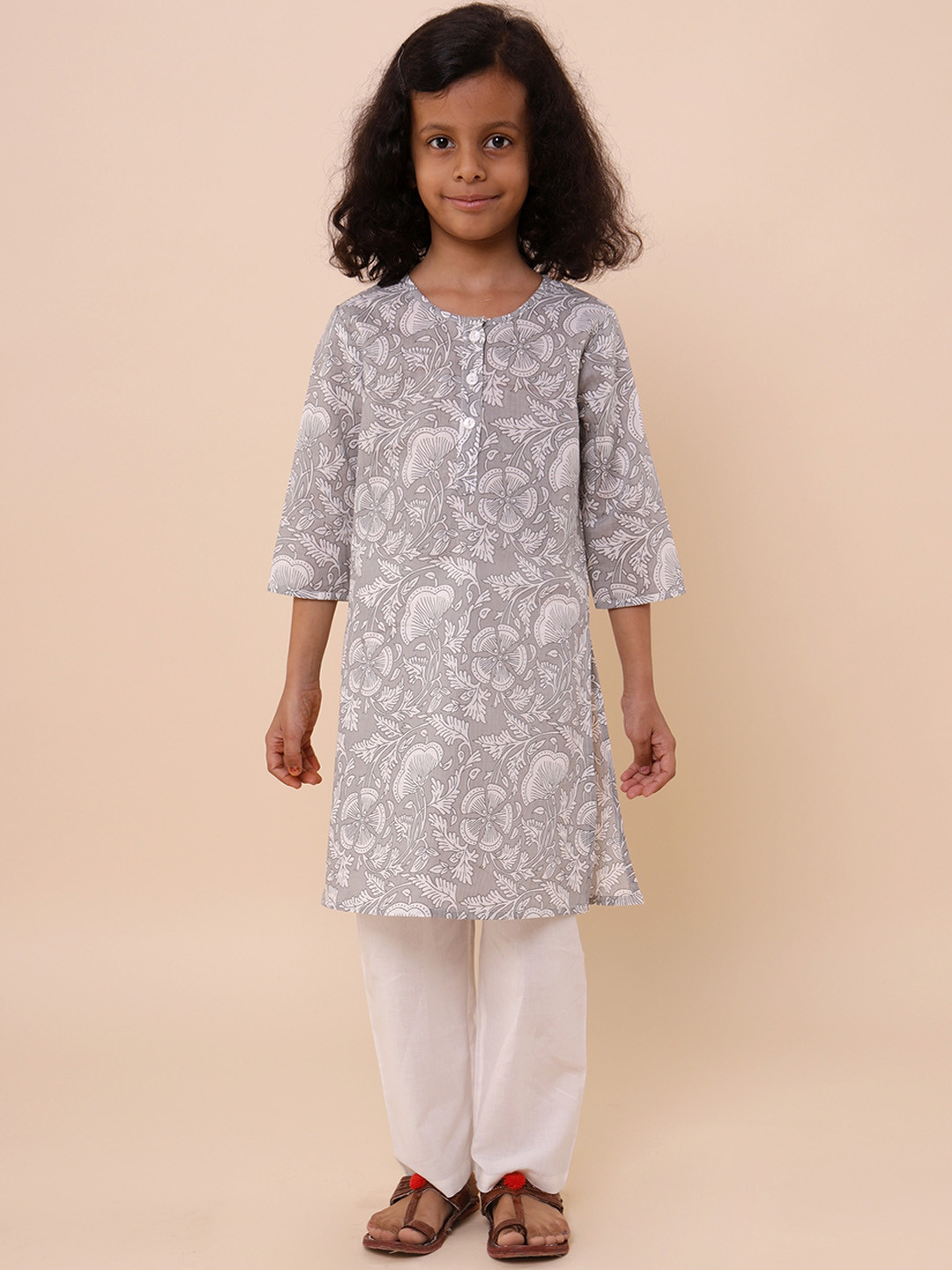 

Sangria Kids-Girls Ethnic Motifs Printed Pure Cotton A-Line Kurta With Trouser Set, Grey