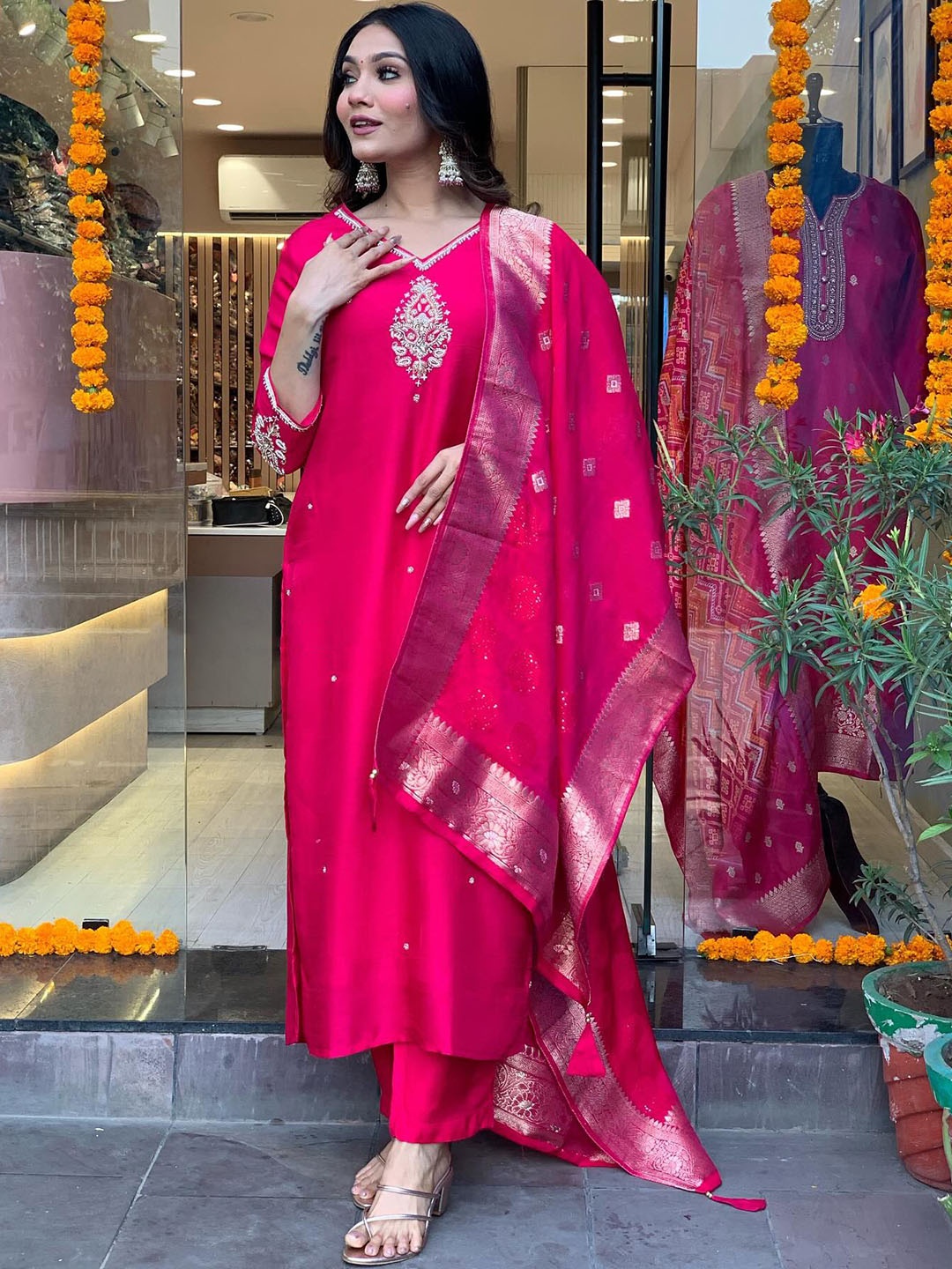 

GoSriKi Regular Kurta with Trousers & With Dupatta, Pink