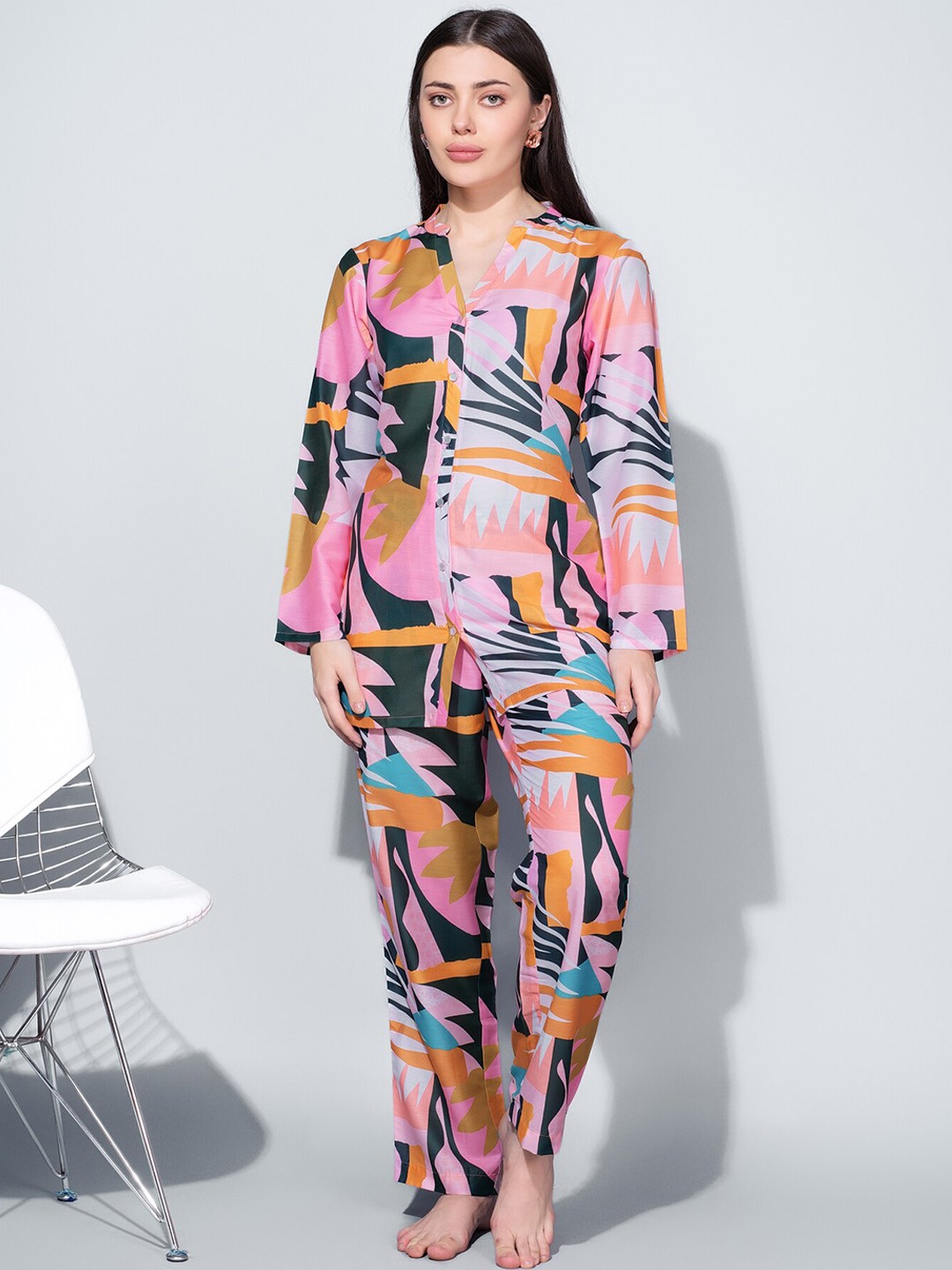 

Bannos Swagger Pink & Green Tropical Printed Night Suit