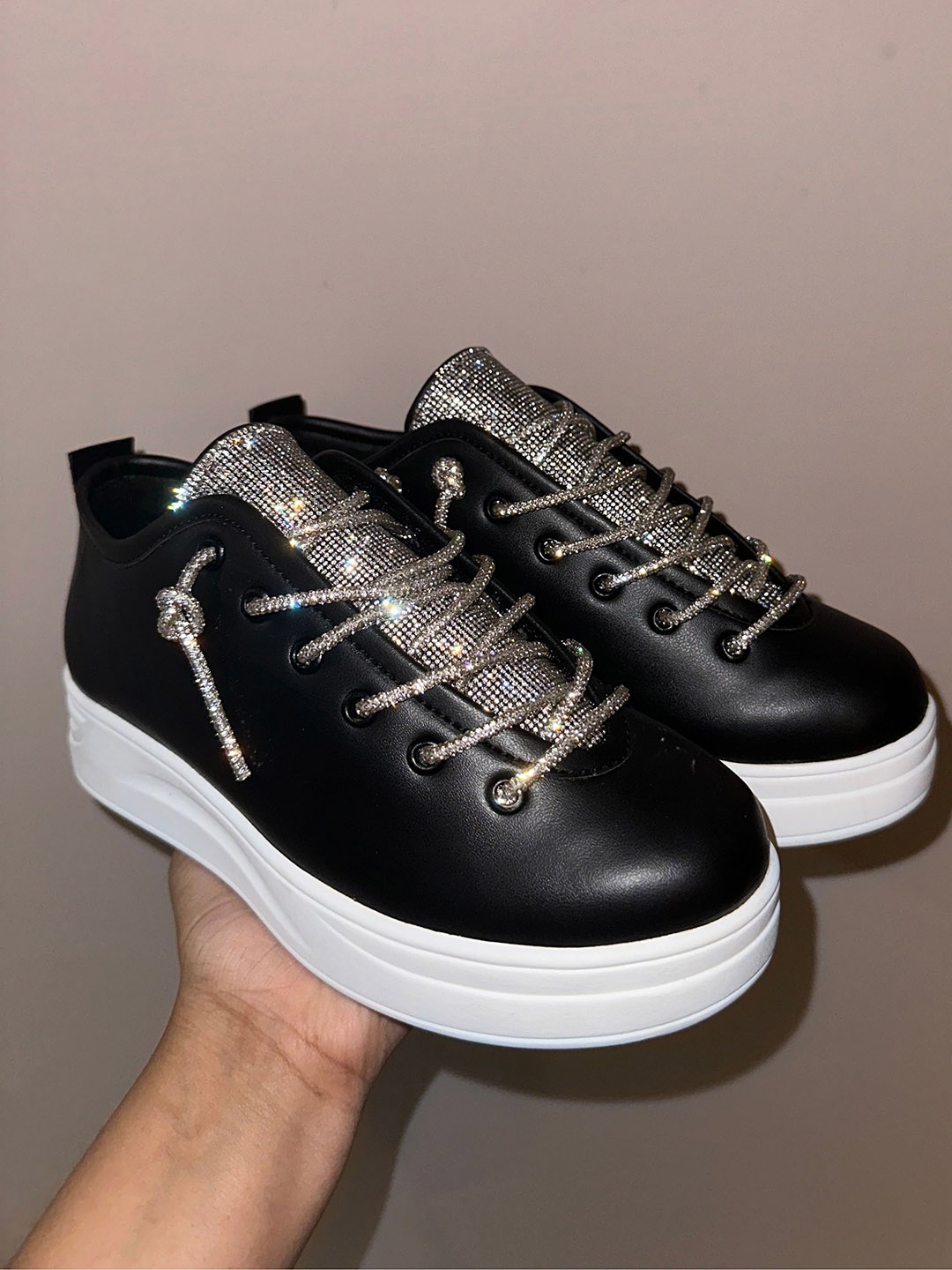 

ZORI WORLD Women Black Fashion