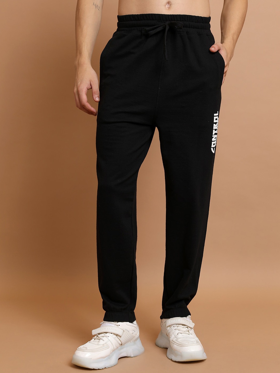 

HIGHLANDER Men Black Mid-Rise Baggy Fit Joggers