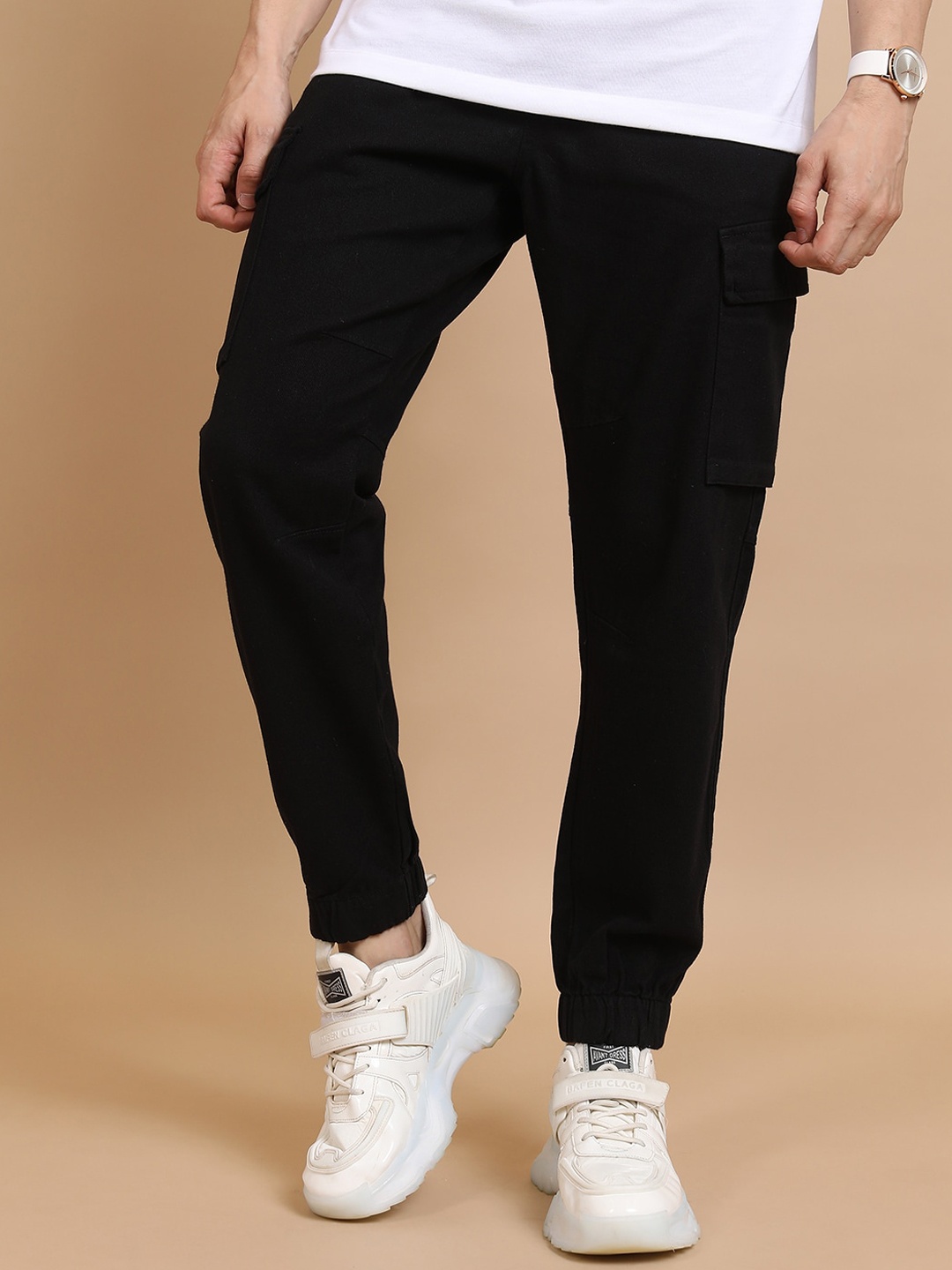 

HIGHLANDER Men Black Mid-Rise Cotton Cargo Joggers