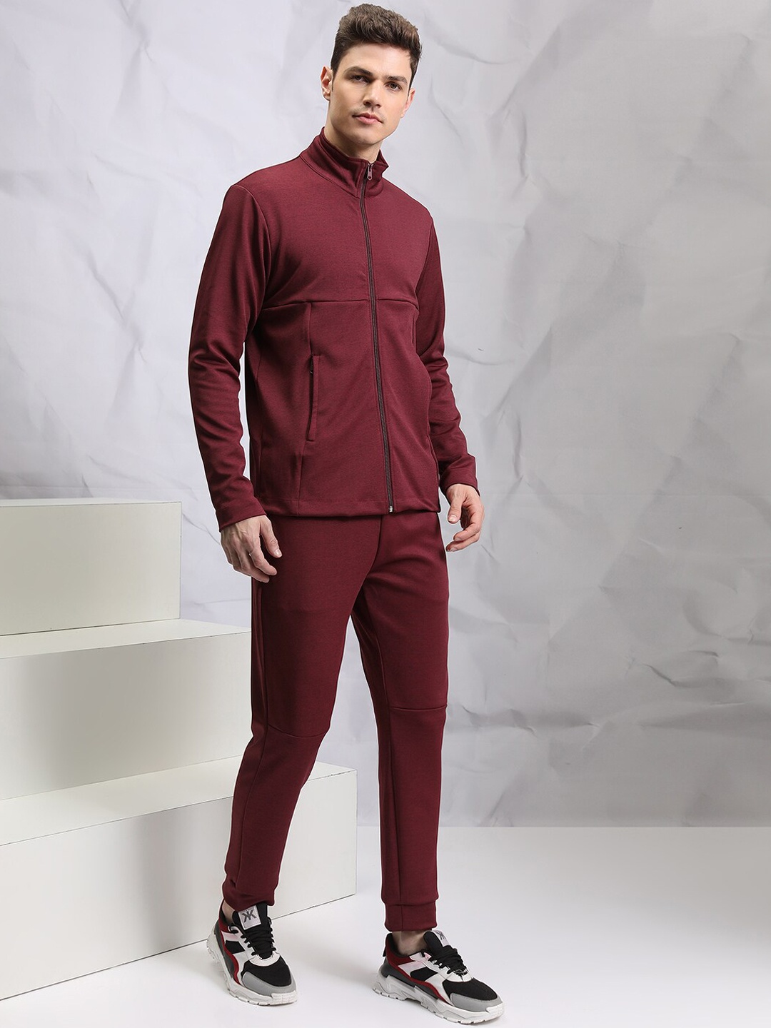 

HIGHLANDER Full Sleeve Full Zip High Neck Sweatshirt With Joggers, Maroon