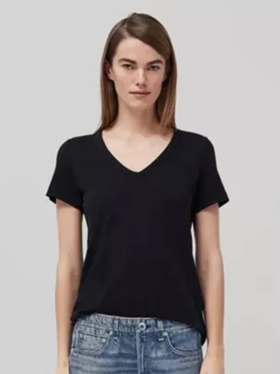 

COLOR CAPITAL Pack of 2 Relaxed Fit V-Neck T-shirts, Black