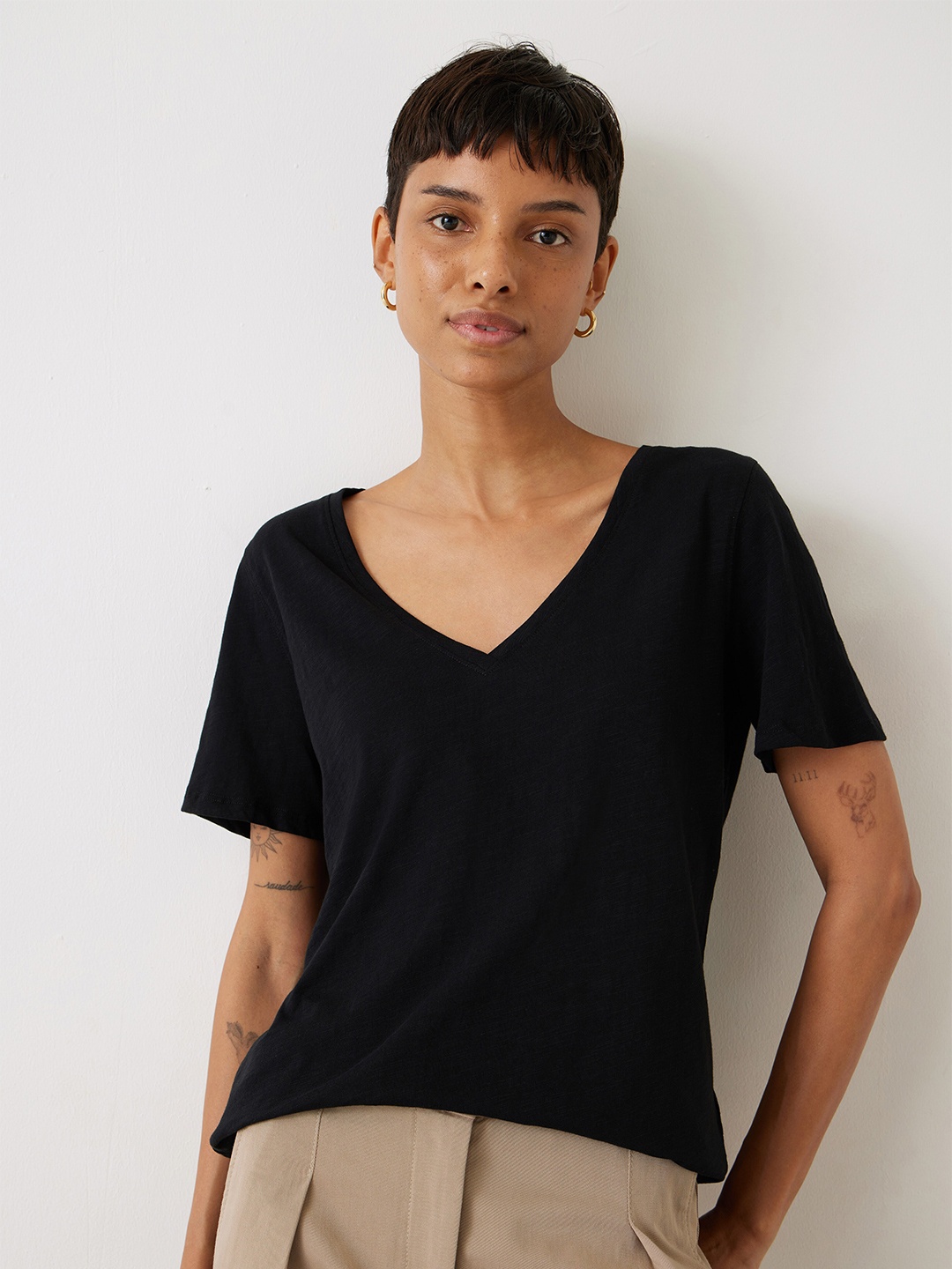 

COLOR CAPITAL Pack Of 2 V-Neck Short Sleeves Tops, Black