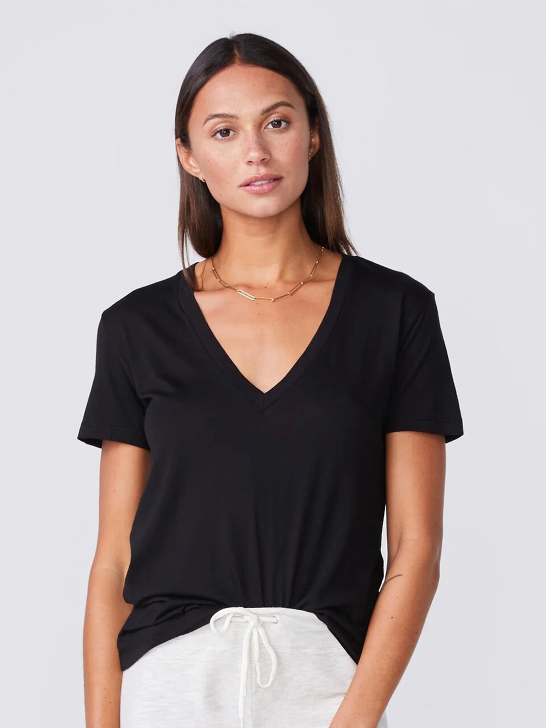 COLOR CAPITAL Pack of 3 Relaxed Fit V-Neck T-shirts, Black