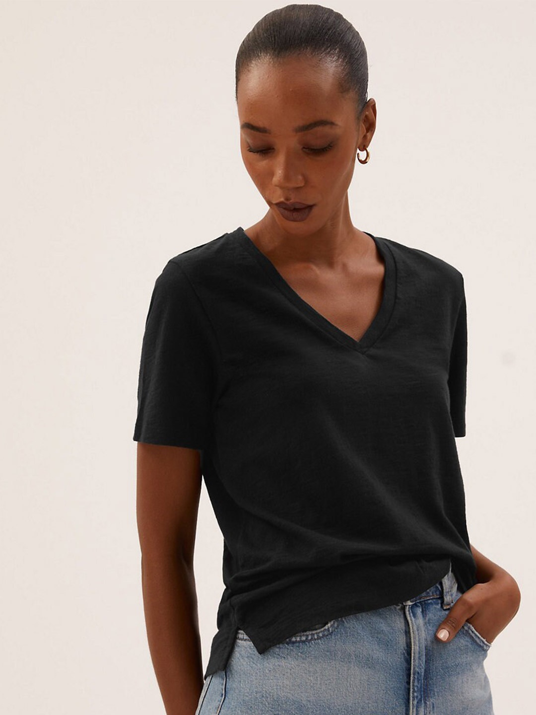 

COLOR CAPITAL Relaxed Fit V-Neck Short Sleeves Top, Black