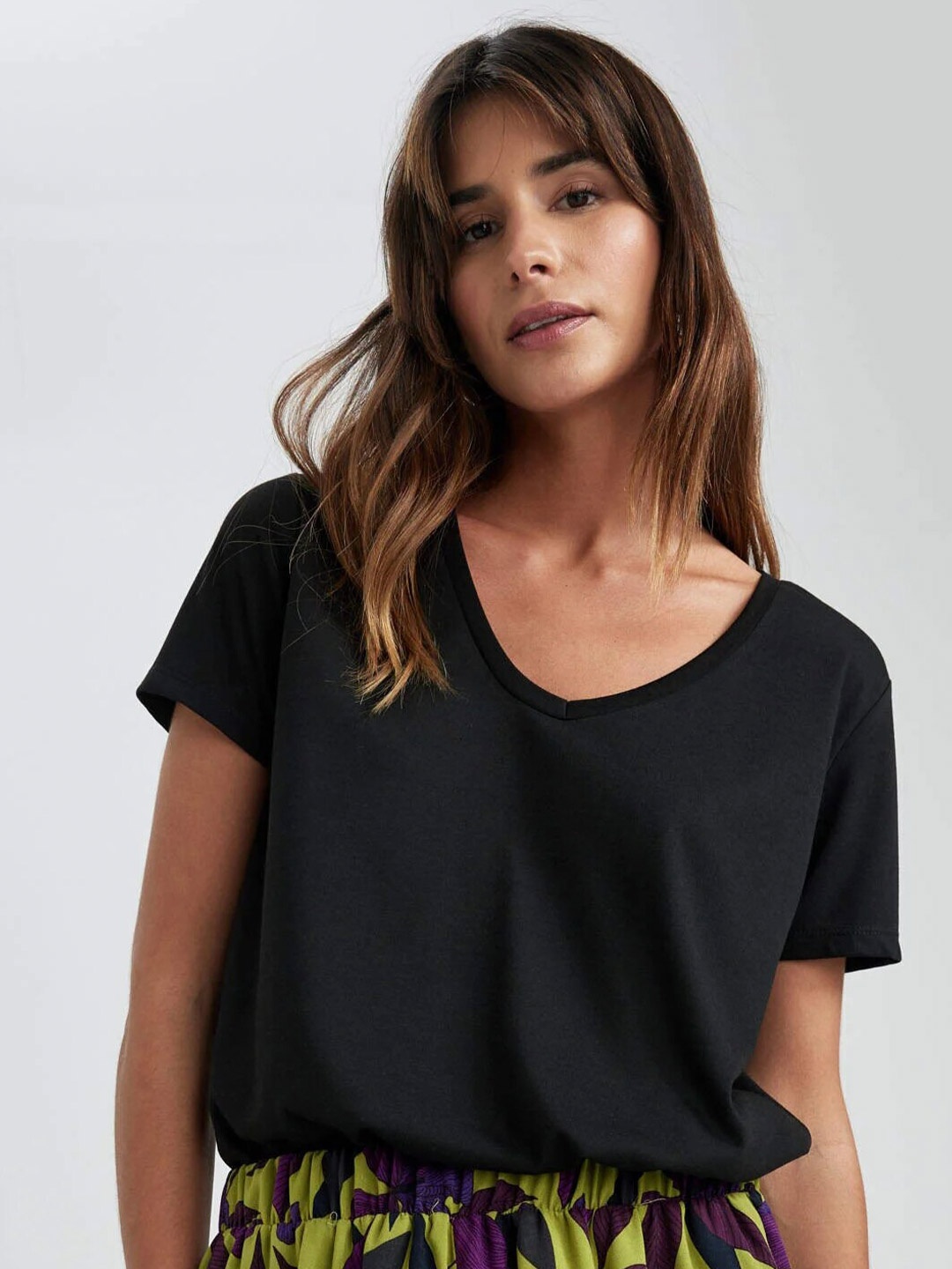 

COLOR CAPITAL V-Neck Extended Sleeves Top, Multi
