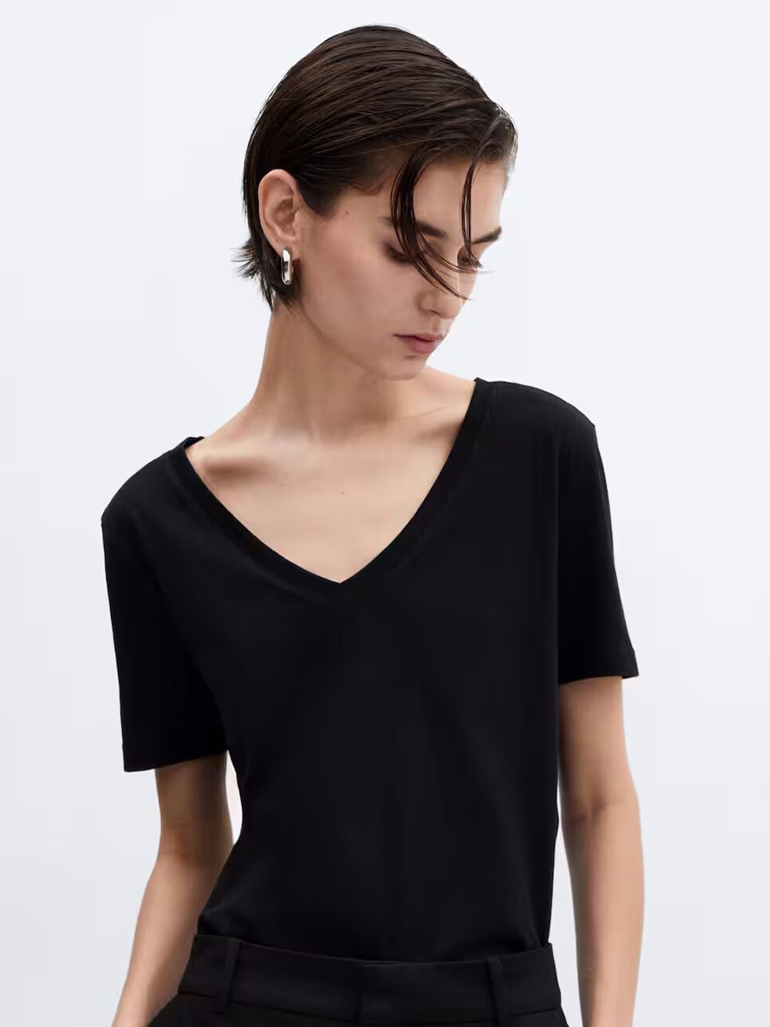 

COLOR CAPITAL Relaxed Fit V-Neck T-shirt, Black