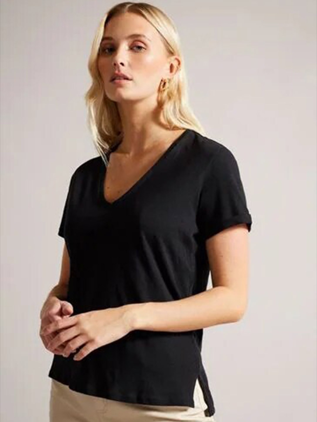 

COLOR CAPITAL Relaxed Fit V-Neck T-shirt, Black
