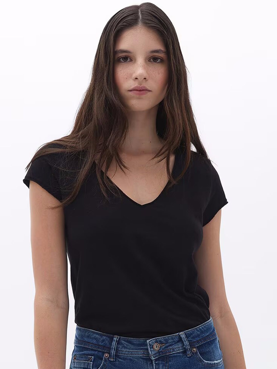 

COLOR CAPITAL Relaxed fit V-Neck Top, Black