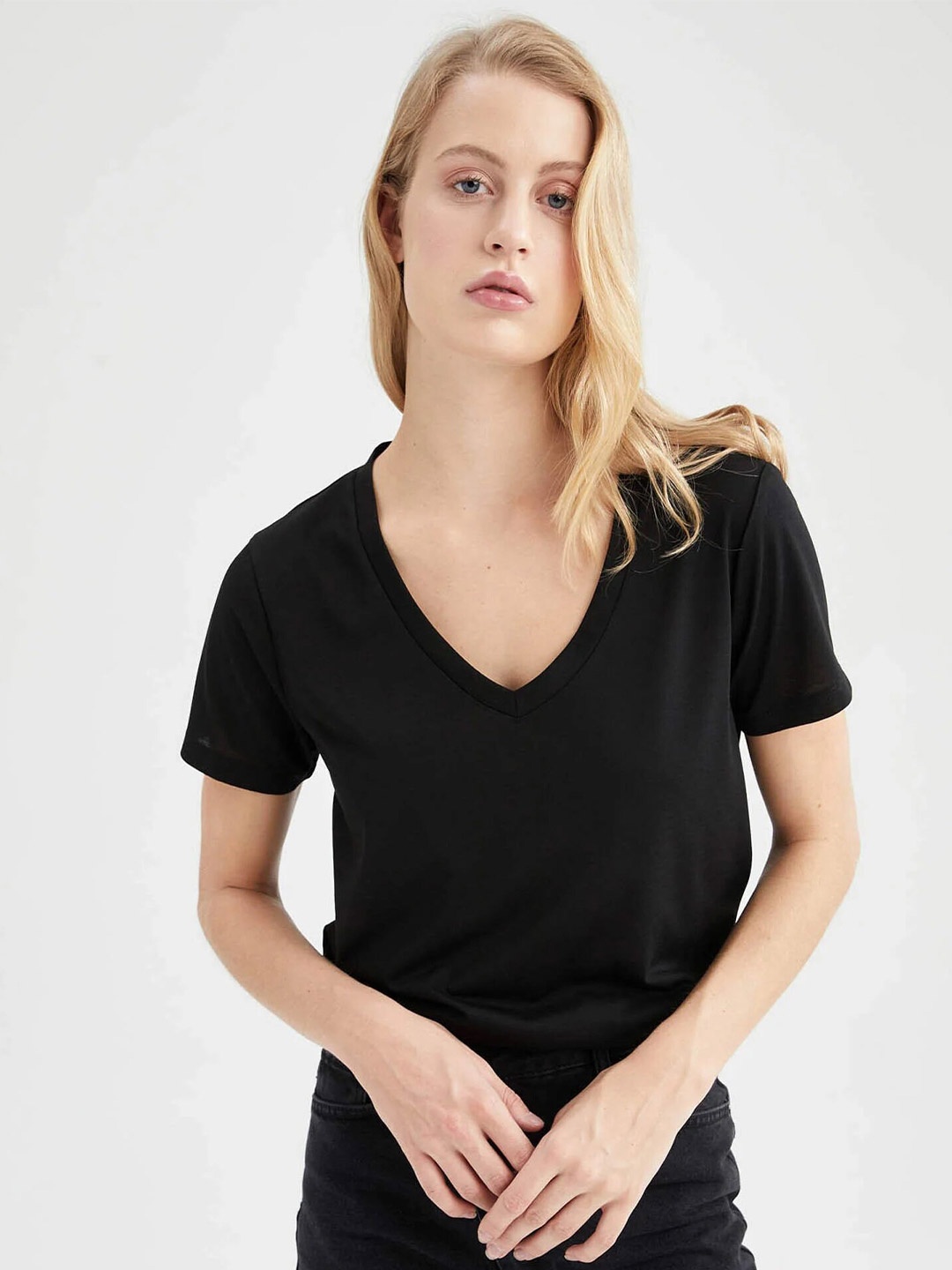 

COLOR CAPITAL Pack of 2 V-Neck Knitted Tops, Black