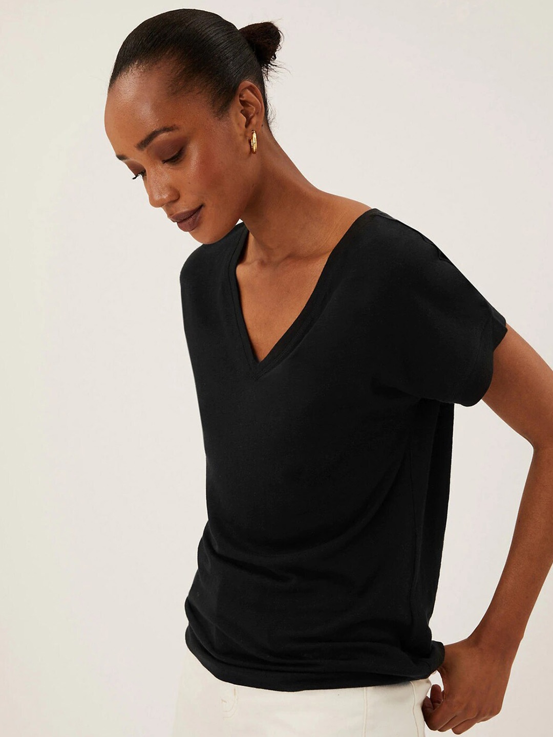COLOR CAPITAL V-Neck Short Sleeves Relaxed Fit T-shirt, Black