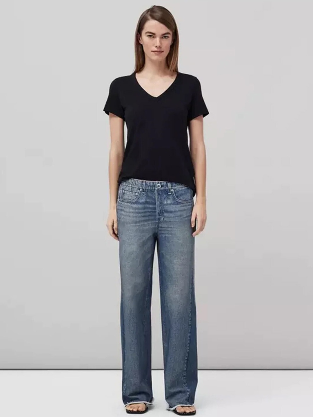 

COLOR CAPITAL Relaxed Fit V-Neck T-shirt, Black