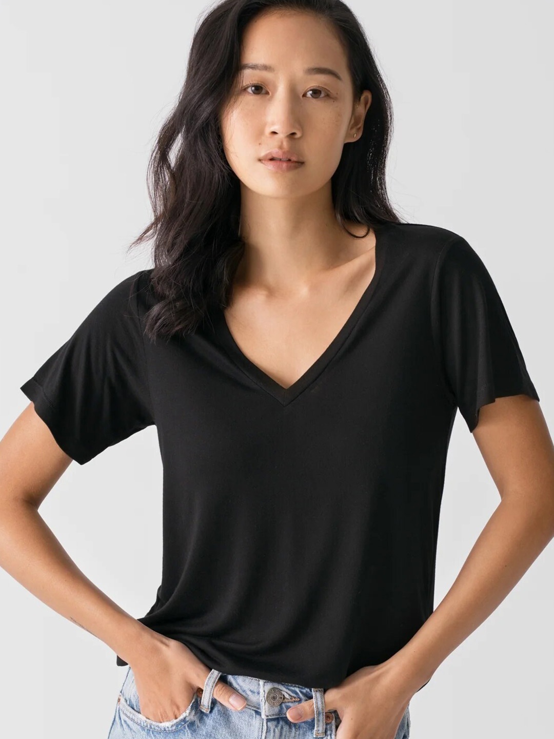 

COLOR CAPITAL Pack Of 3 V-Neck Short Sleeves Regular T-shirt, Black