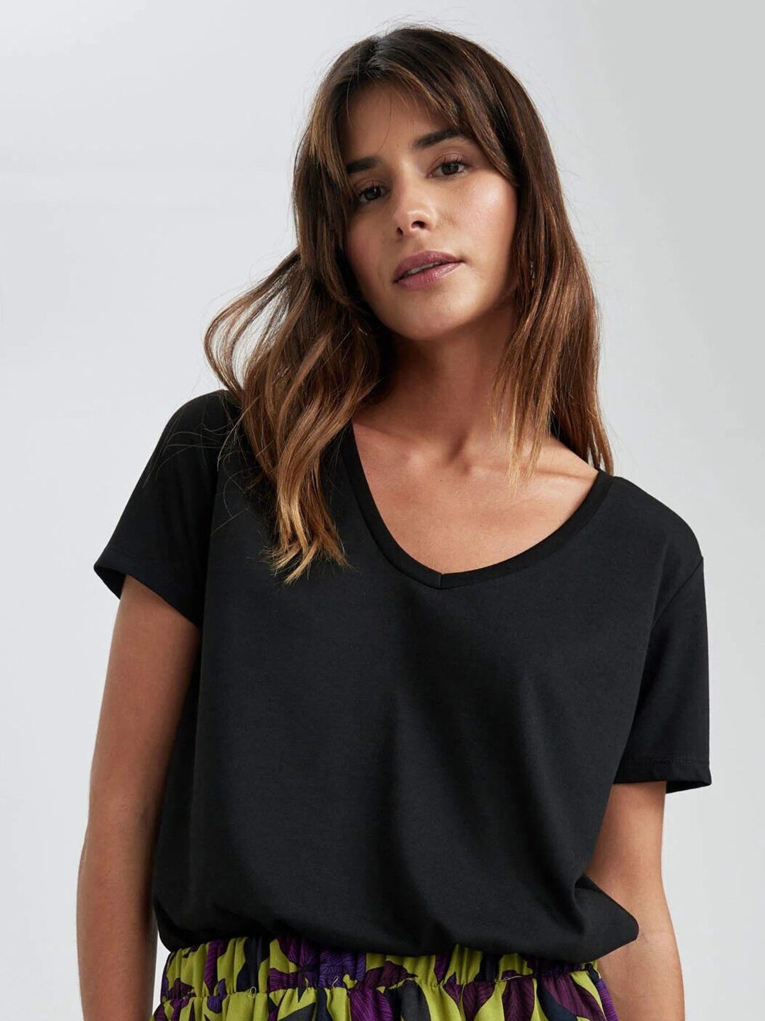 

COLOR CAPITAL Pack Of 3 V-Neck Short Sleeves Tops, Black