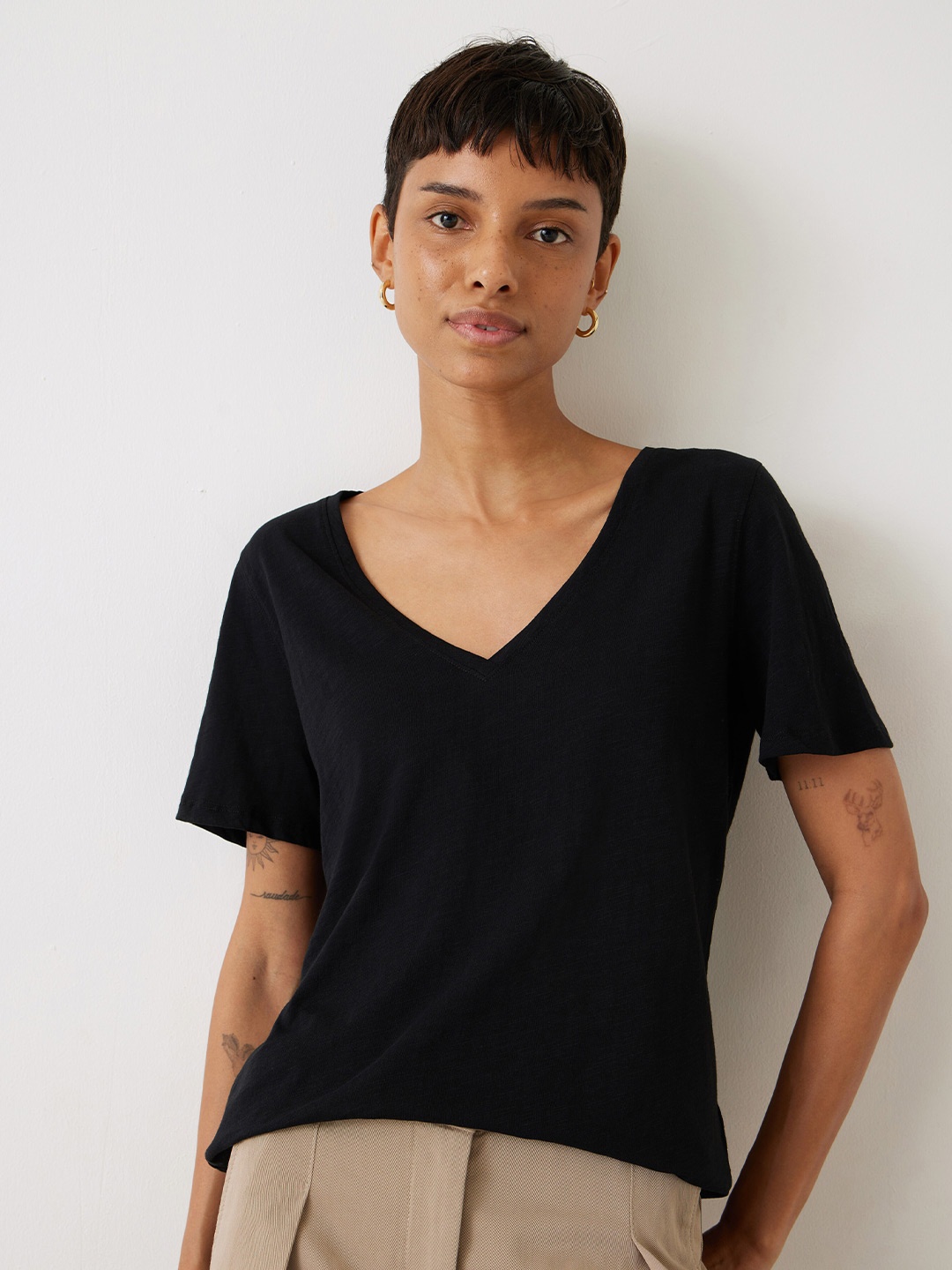 

COLOR CAPITAL Pack Of 5 V-Neck Short Sleeves Regular T-shirt, Black