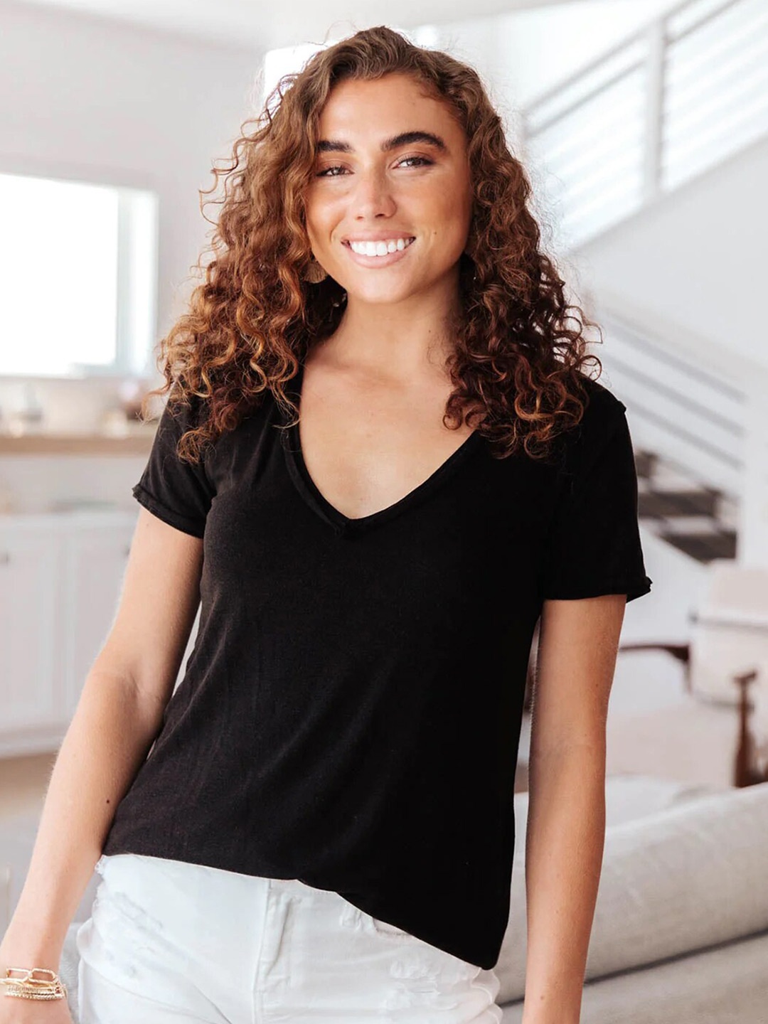

COLOR CAPITAL Pack Of 5 V-Neck Short Sleeves Regular T-shirt, Black