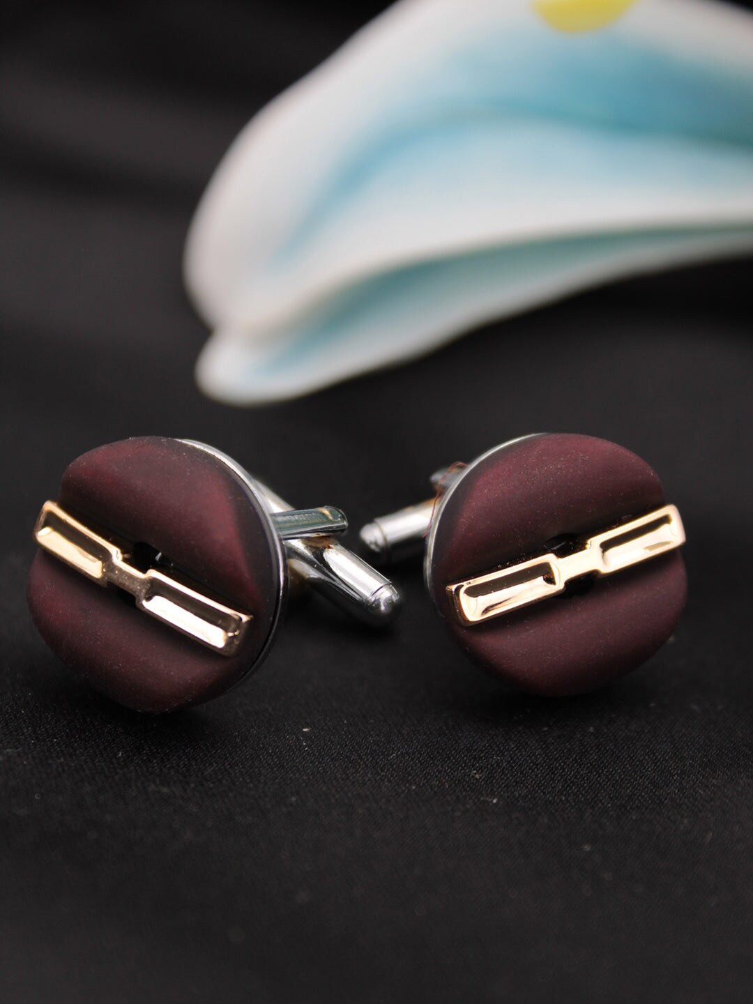 

Kavove Round Shaped Cufflink, Gold