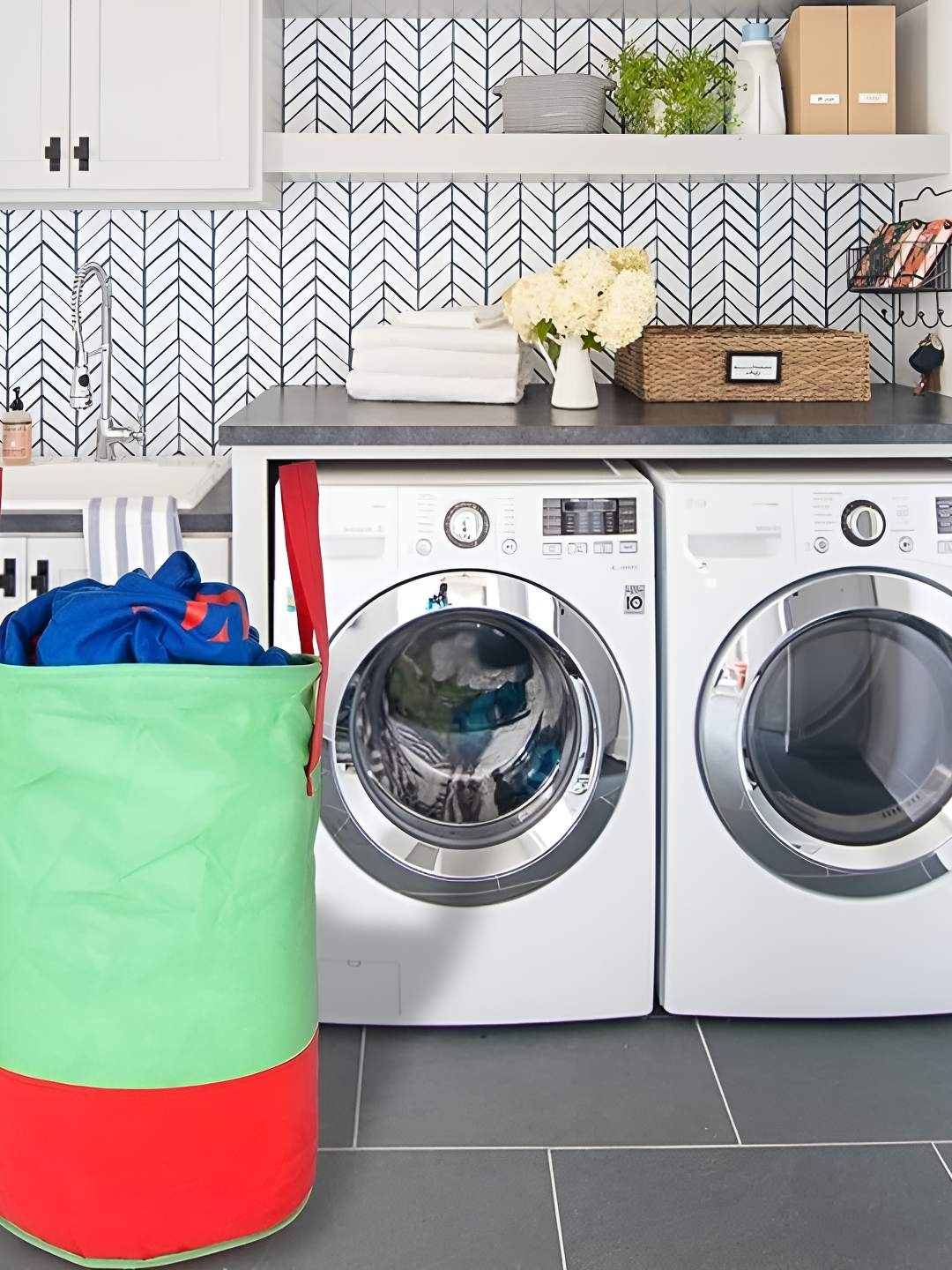 

CASA-NEST Green & Red Colourblocked Foldable Laundry Bag