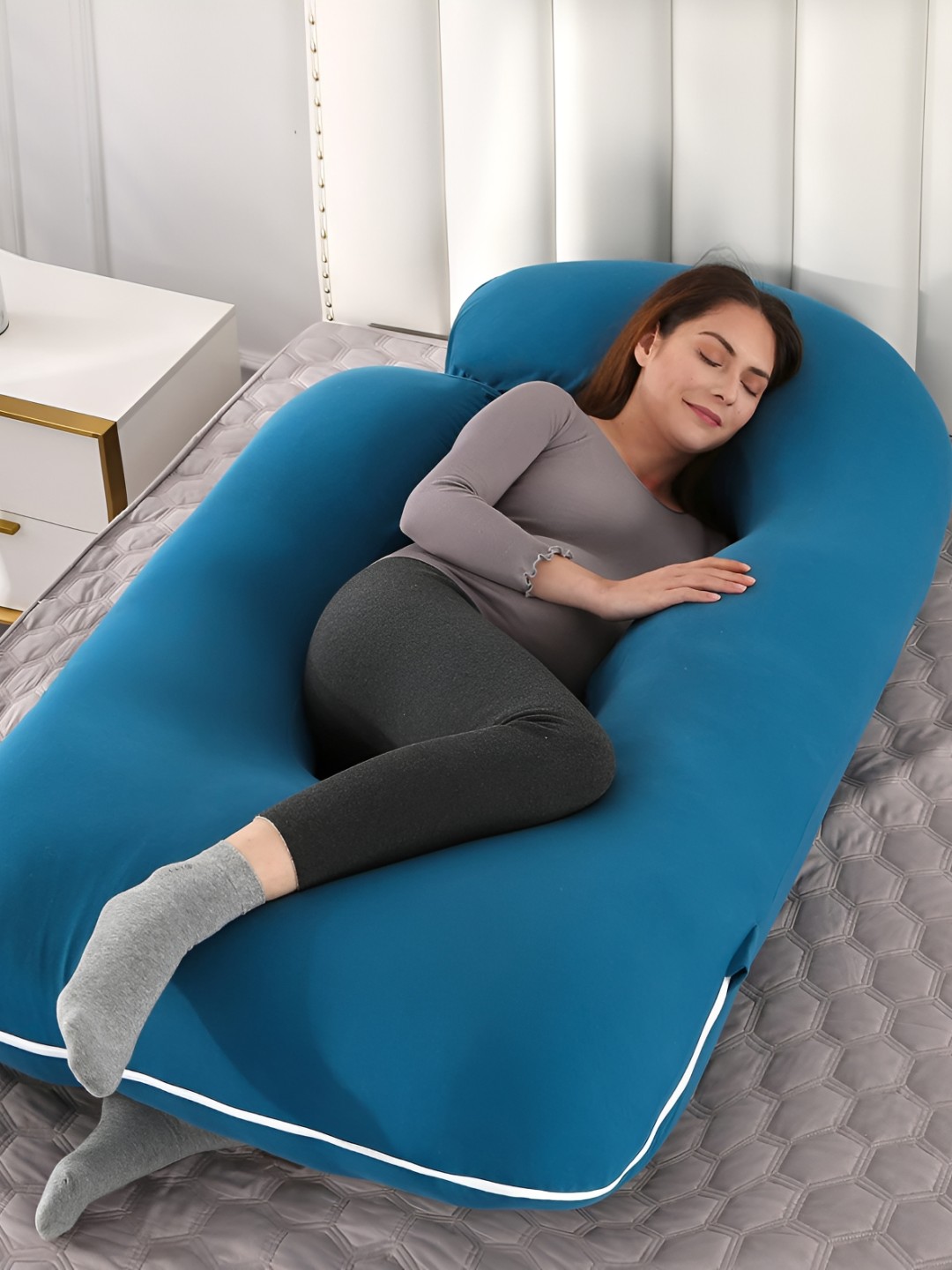 

LINENOVATION Blue Fibre Filled Lightweight Maternity Pillow