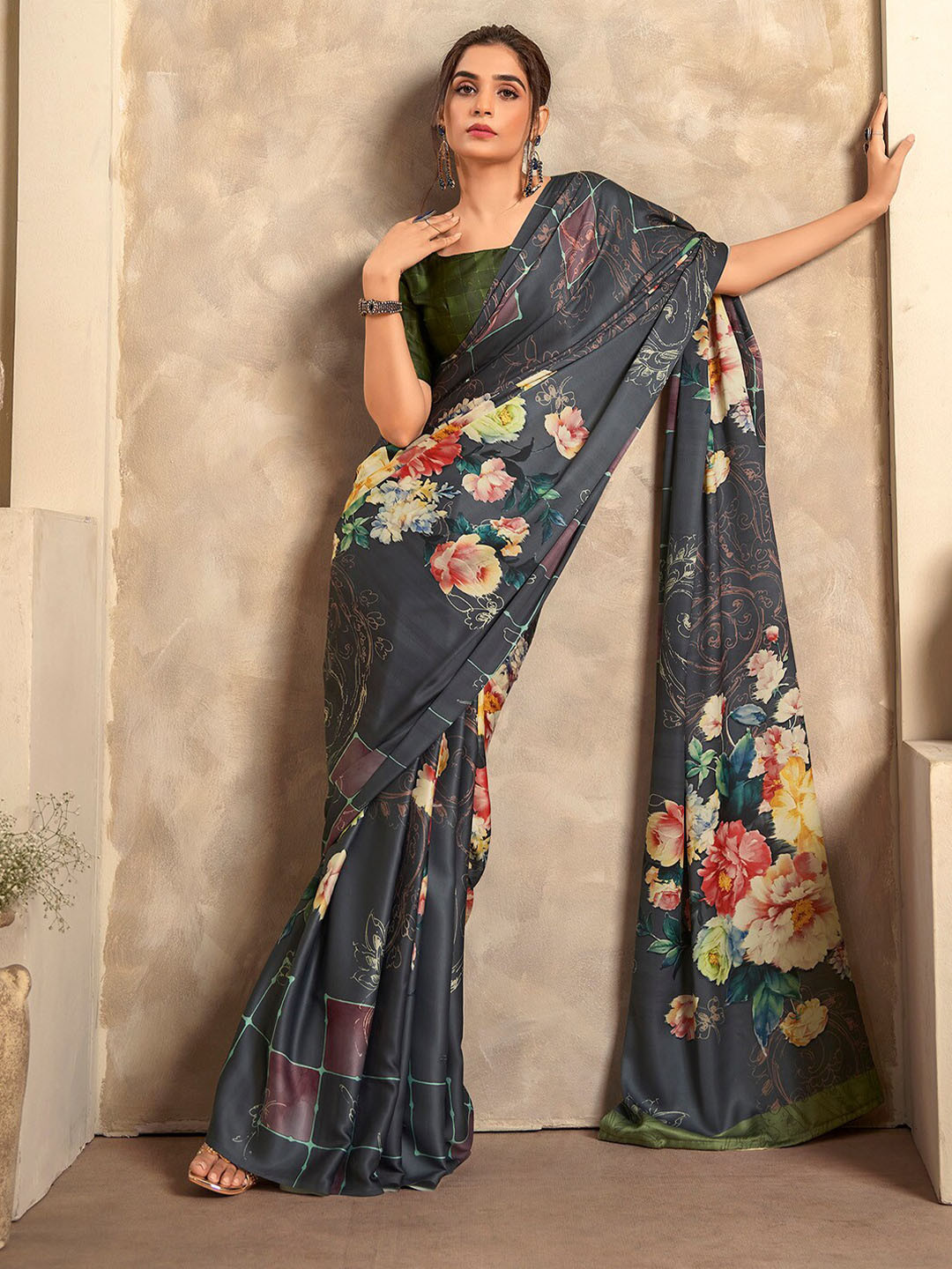 

elora Floral Printed Saree, Black