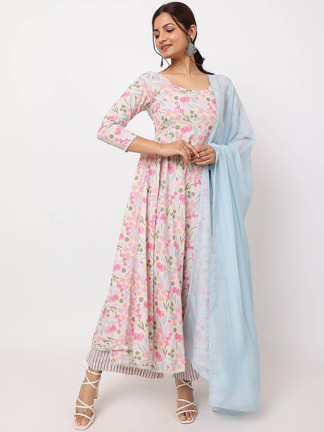 

UNTUNG Floral Printed Pure Cotton Kurta With Palazzos & Dupatta, White