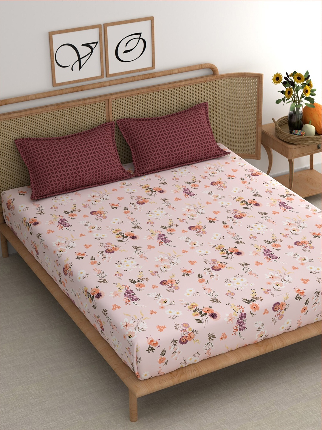 

CHHAVI INDIA Maroon & Pink Floral Printed Cotton 210 TC King Bedsheet With 2 Pillow Covers