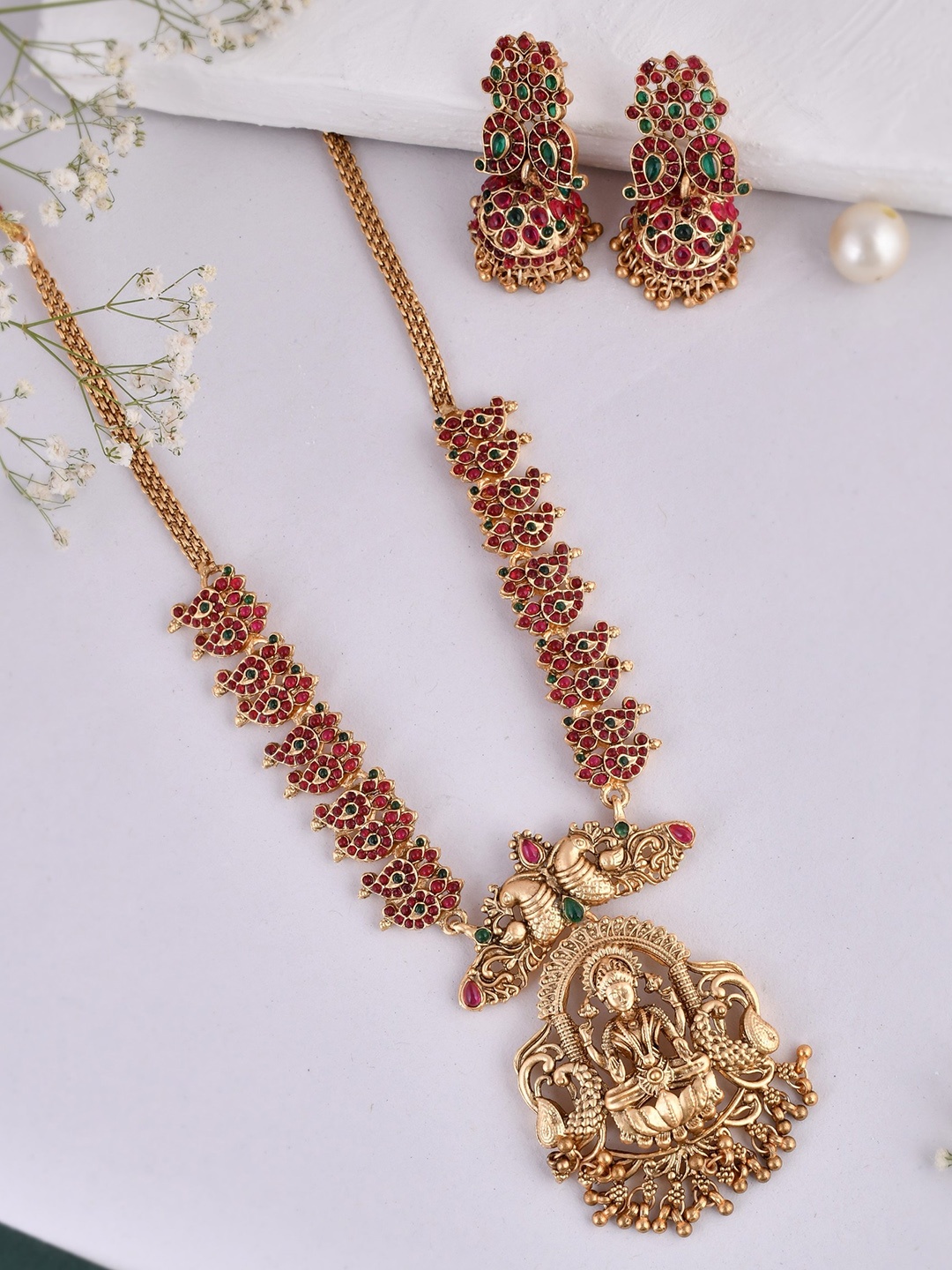 

Silvermerc Designs Gold-Plated Stone-Studded & Beaded Jewellery Set
