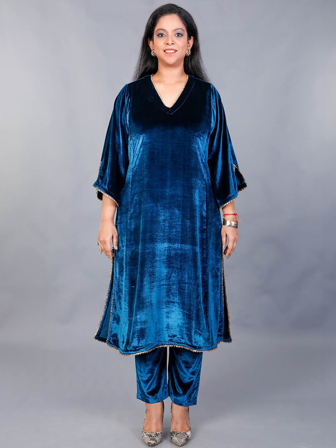 

FABNEST Blue Regular Gotta Patti Velvet Kurta with Trouser