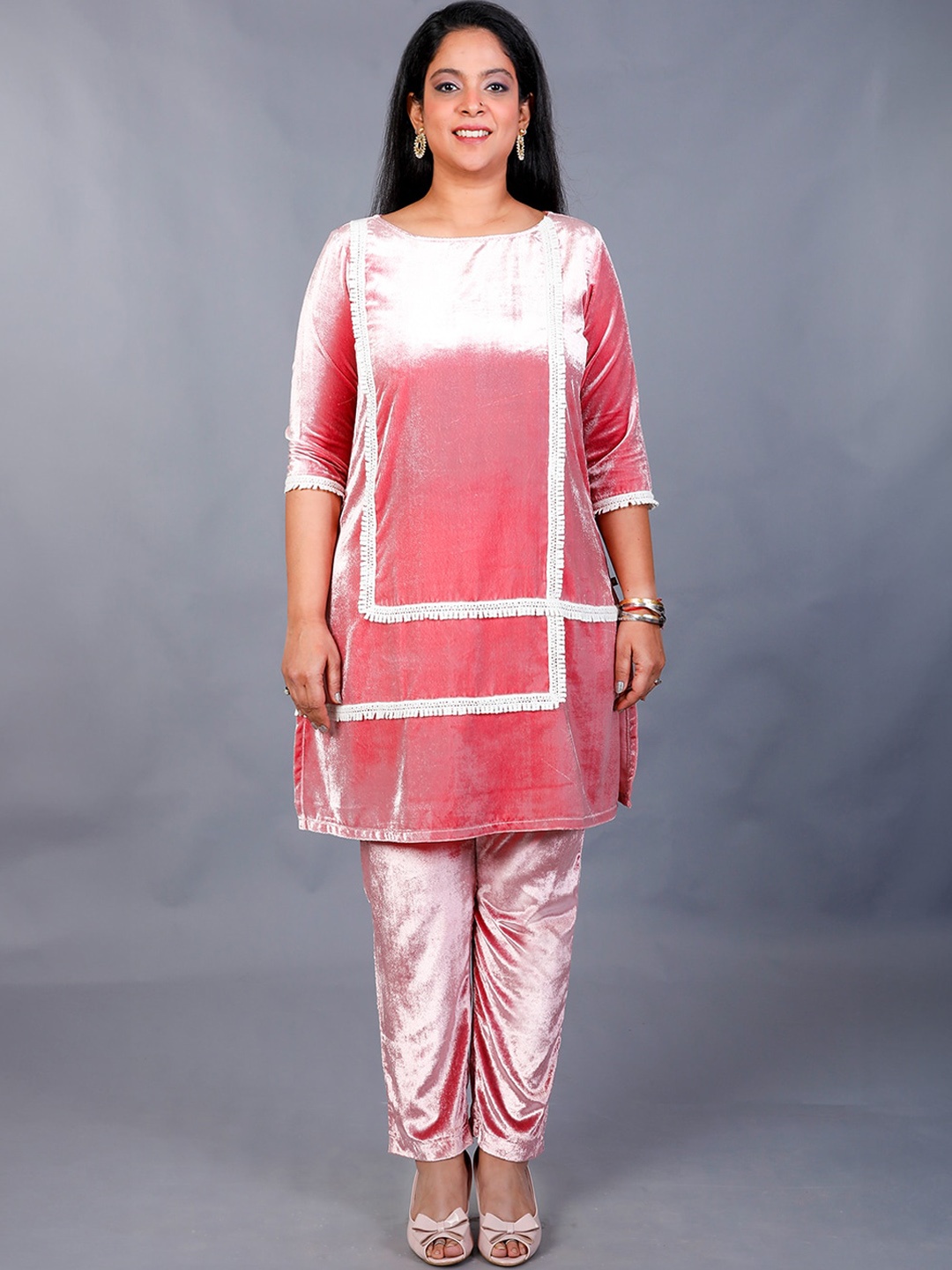 

FABNEST Velvet Straight Kurta with Trousers, Pink