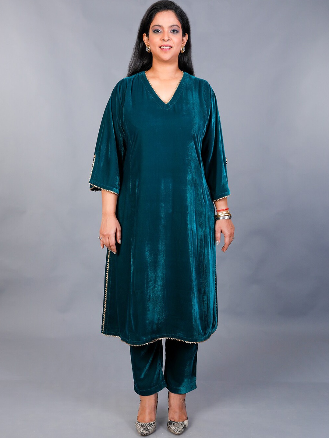 

FABNEST Regular Gotta Patti Velvet Kurta with Trouser, Teal
