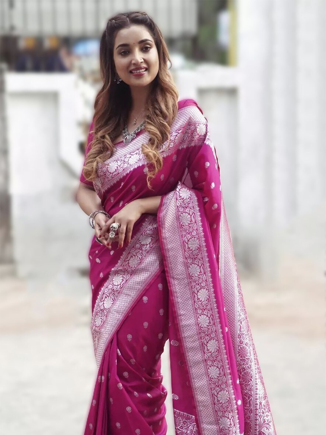 

VEERAX Woven Design Zari Pure Silk Banarasi Saree, Pink