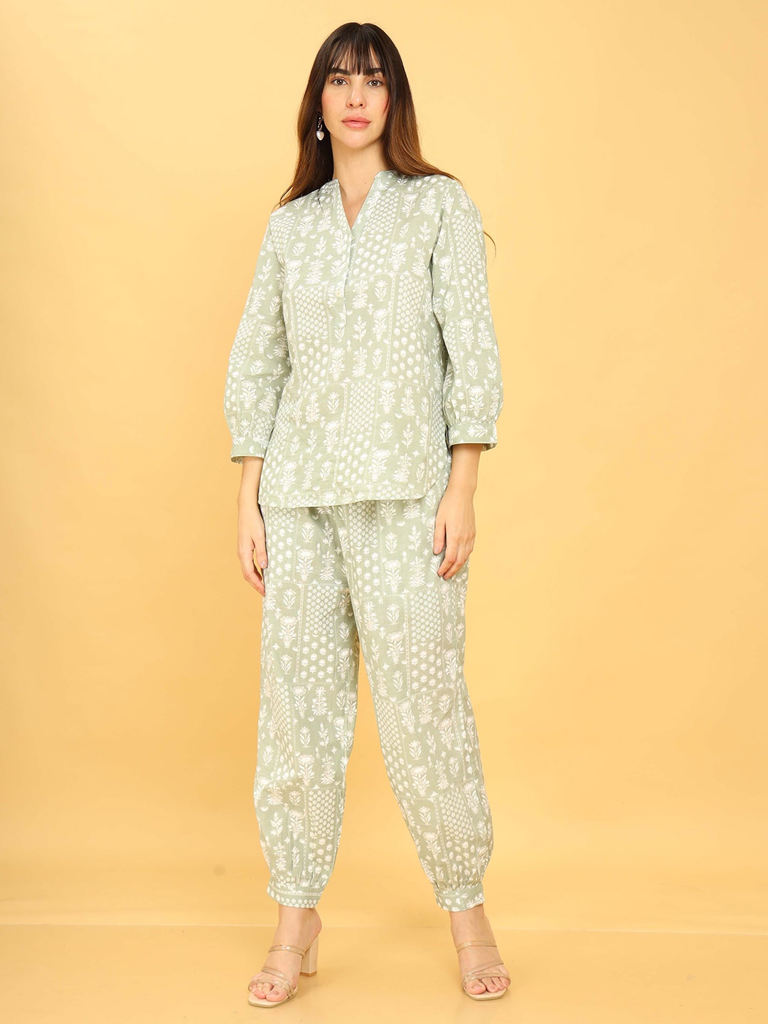 

UNTUNG Floral Printed Mandarin Collar Pure Cotton Tunic & Pants, Green