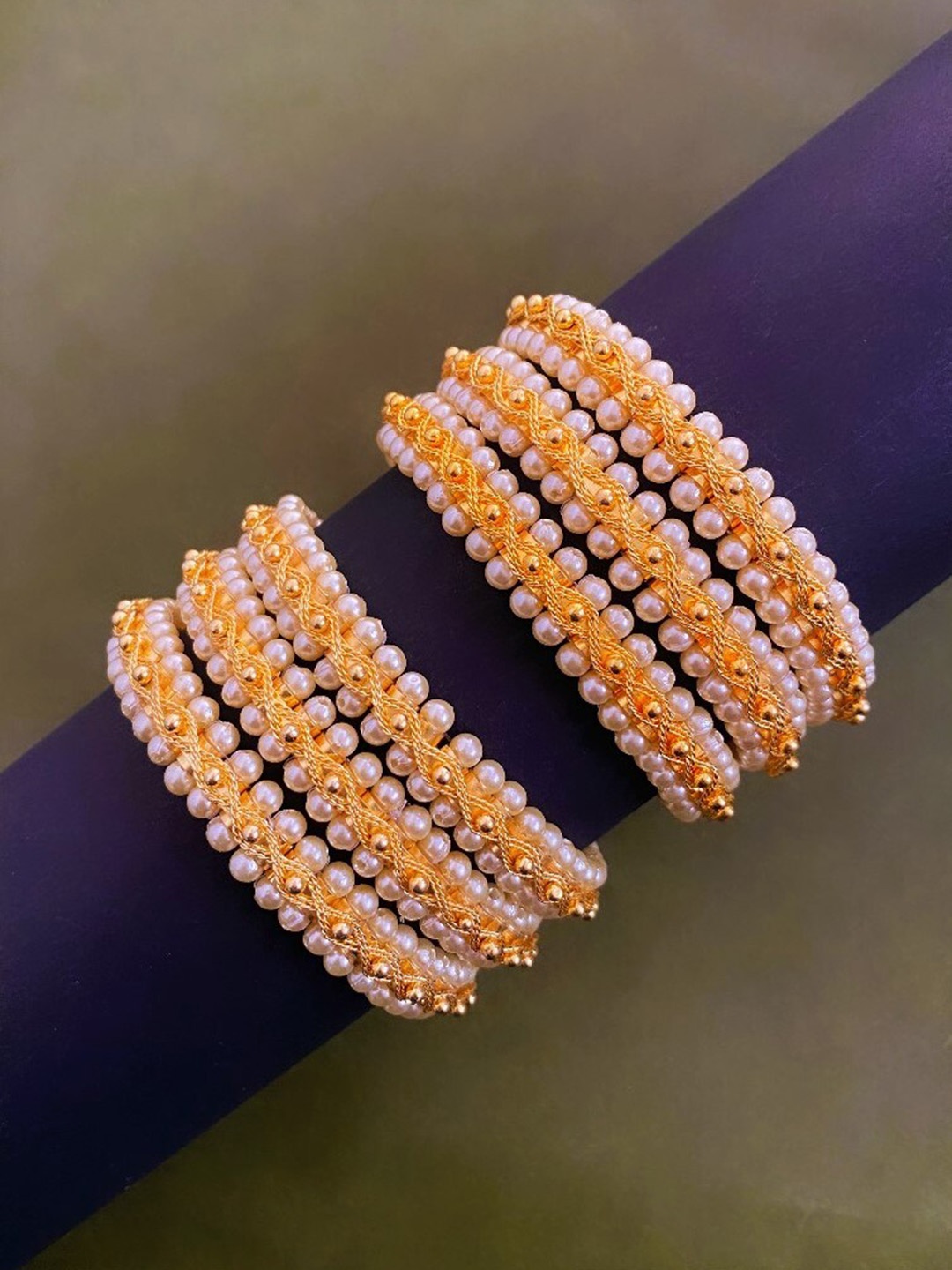 

ATIBELLE Set Of 6 Gold-Plated Pearl Beaded Bangles