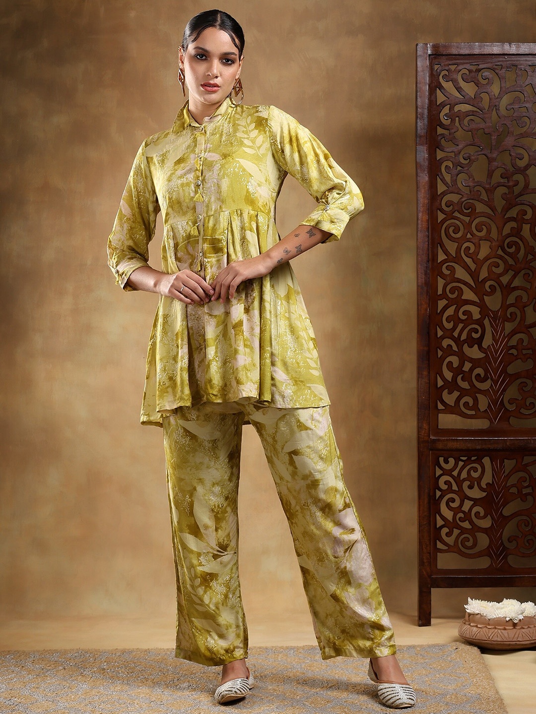 

Bani Women Printed Shirt Collar Co-Ords, Green