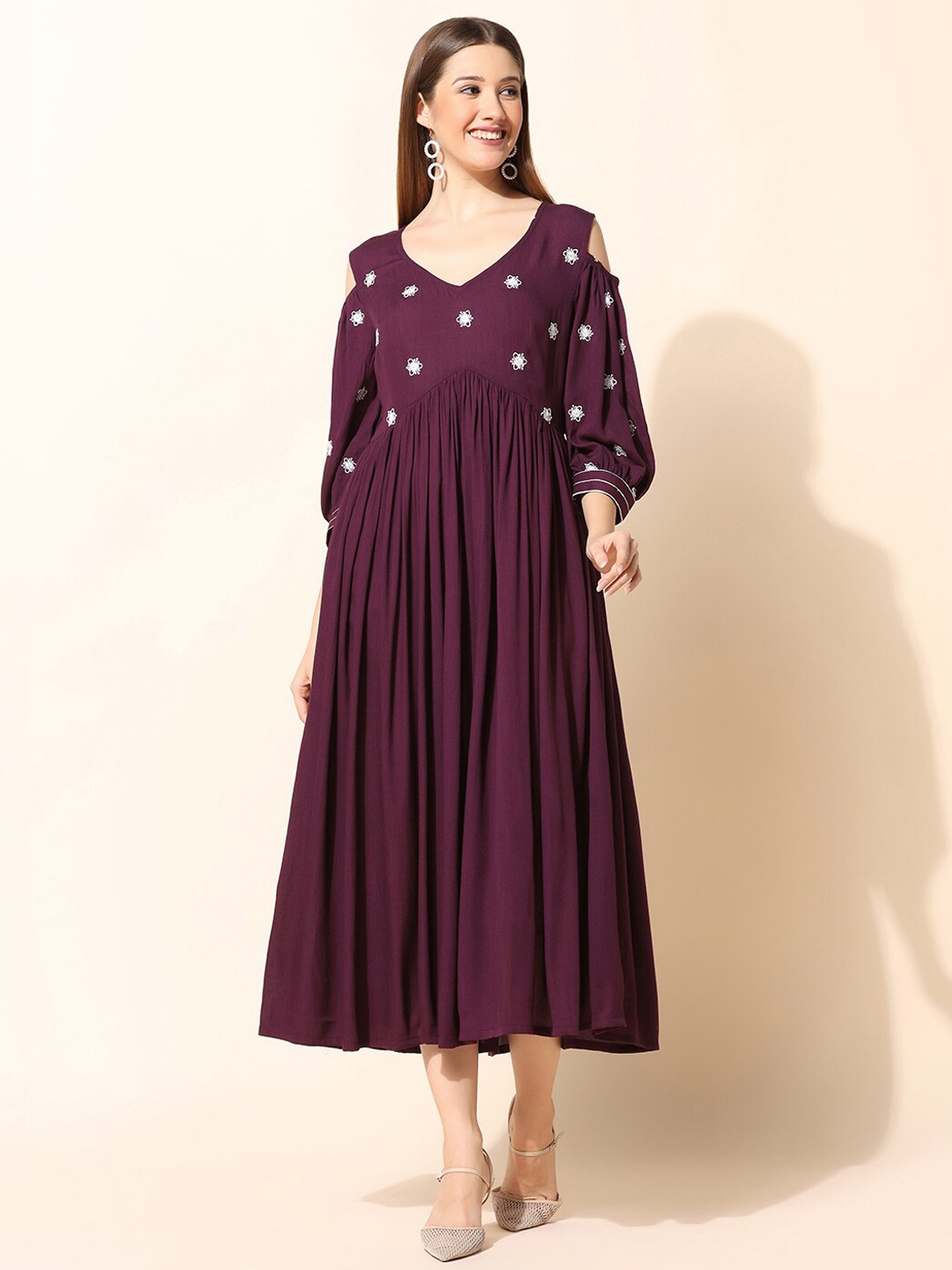 

FASHION DREAM Embroidered Cold Shoulder Sleeves Maxi Dress, Maroon