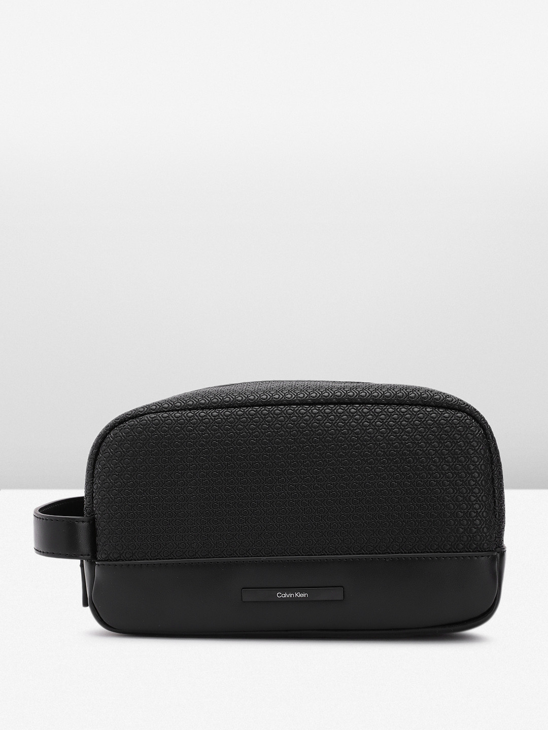 

Calvin Klein Men Textured Travel Pouch, Black