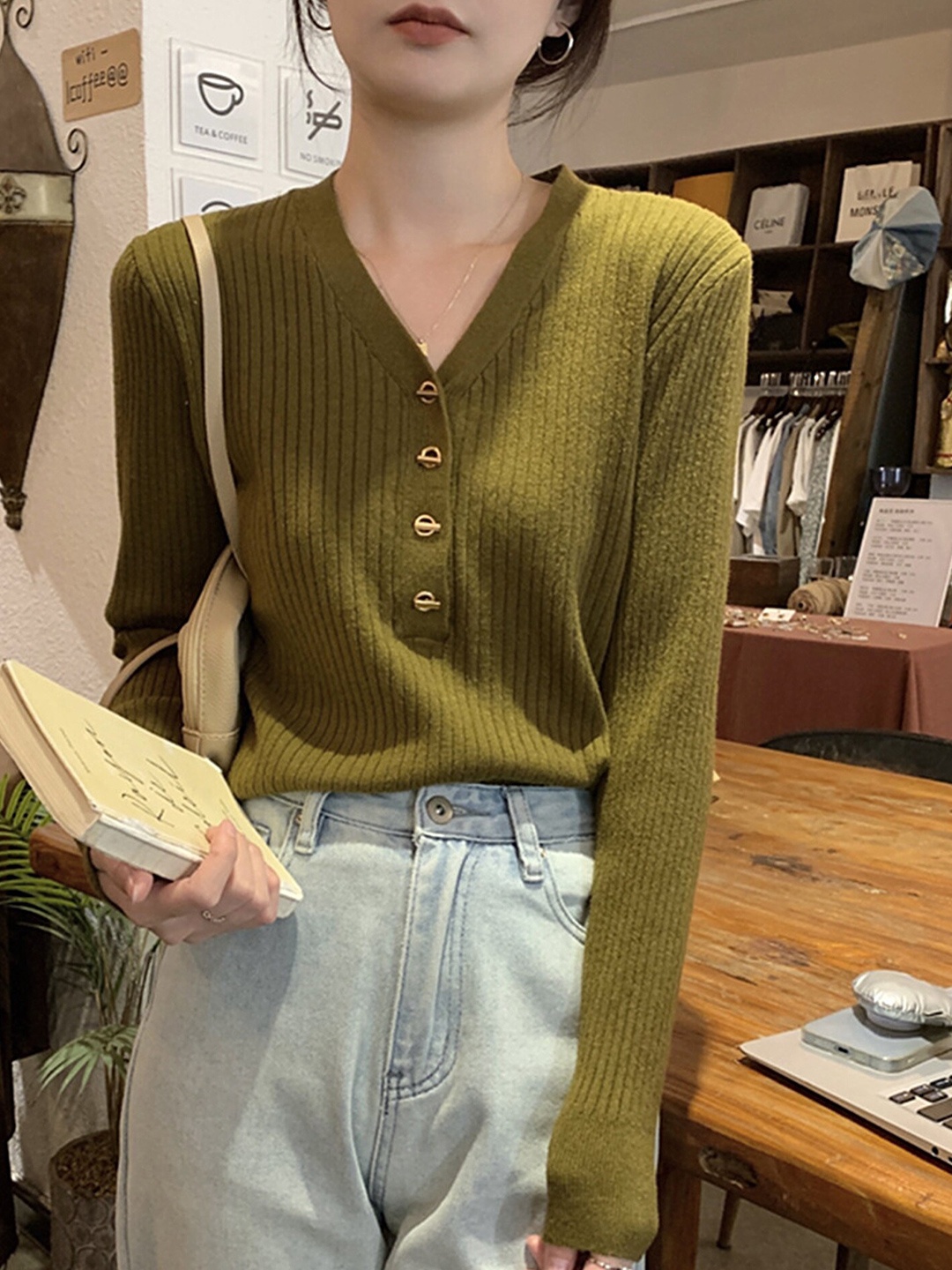 

LULU & SKY Ribbed V-Neck Long Sleeves Top, Green