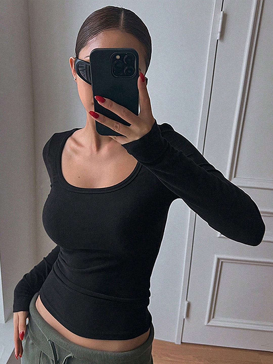 

LULU & SKY Round Neck Long Sleeves Fitted Top, Black