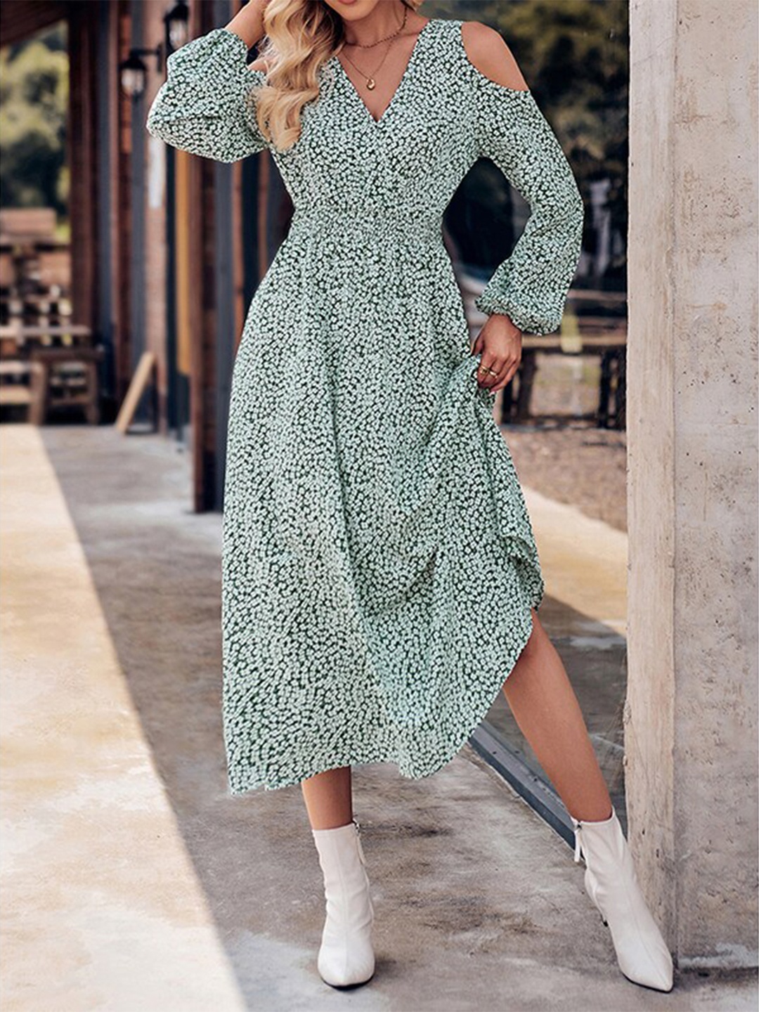 

StyleCast Green Floral Print Cold-Shoulder Fit & Flare Midi Dress