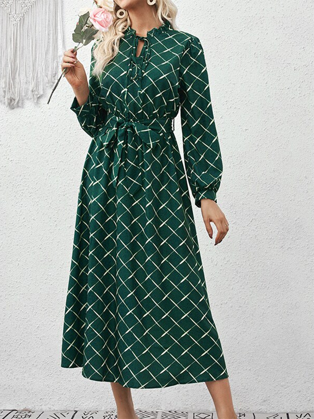 

StyleCast Green Geometric Printed Tie-Up Neck Tie-Ups Detail Fit & Flare Midi Dress