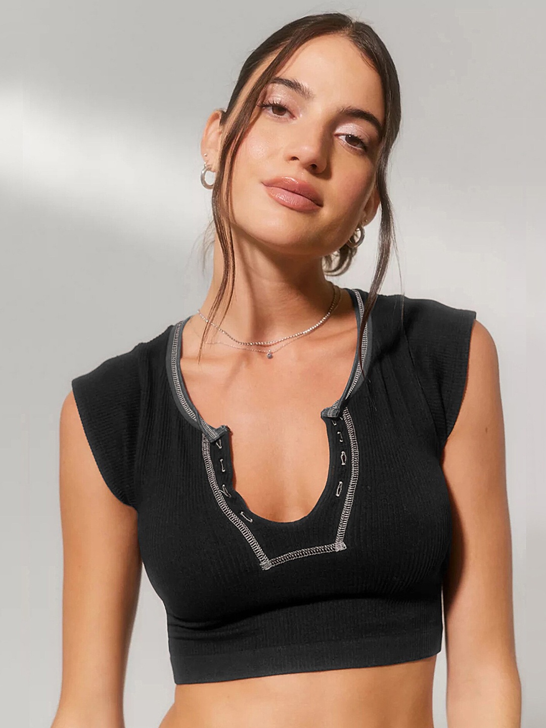 

LULU & SKY Ribbed Seamless Fitted Crop Top, Black
