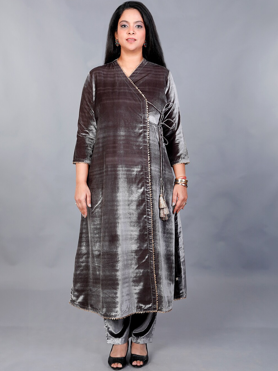 

FABNEST Angrakha Gotta Patti Velvet Kurta with Trousers, Grey