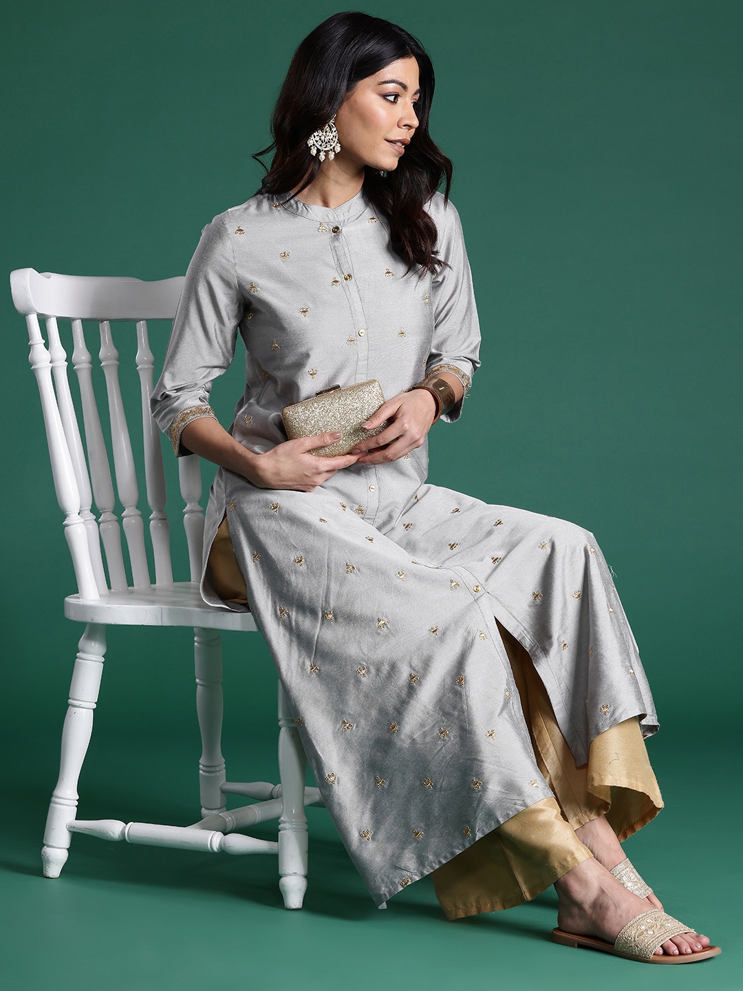 

Sangria Embroidered Mandarin Collar Sequinned Kurta, Grey