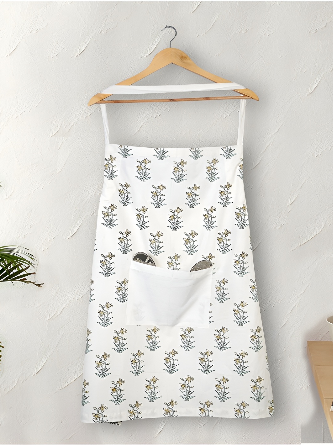 

Texstylers White & Blue Printed Cotton Aprons