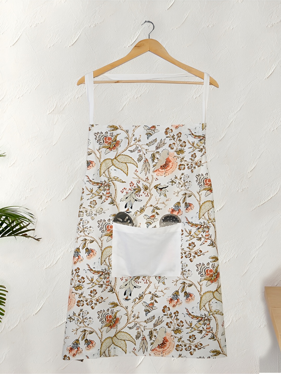 

Texstylers White & Black Printed Cotton Aprons