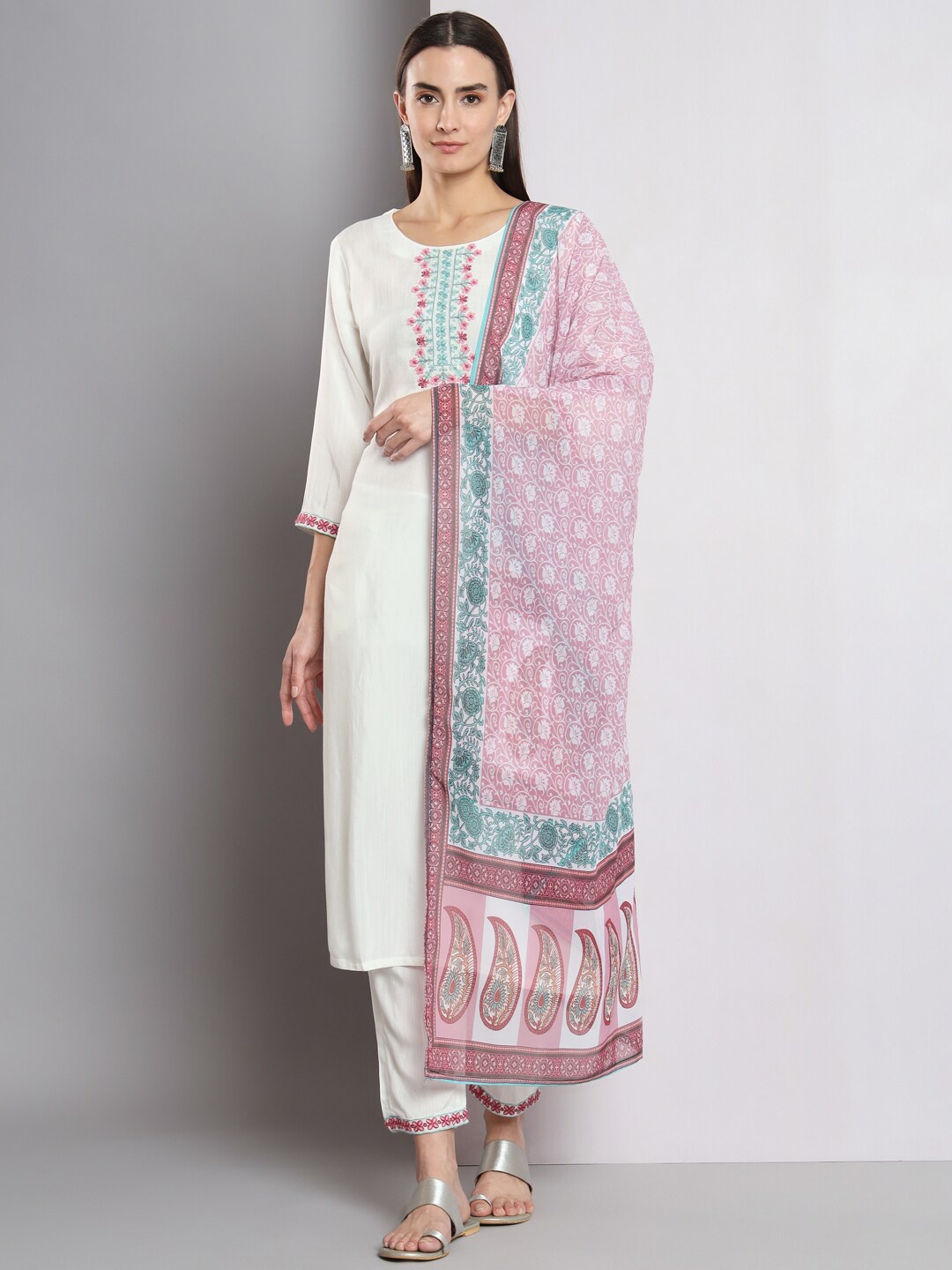 

AMRUTVARSHA CREATION Ethnic Motifs Yoke Design Regular Thread Work Kurta Set, White
