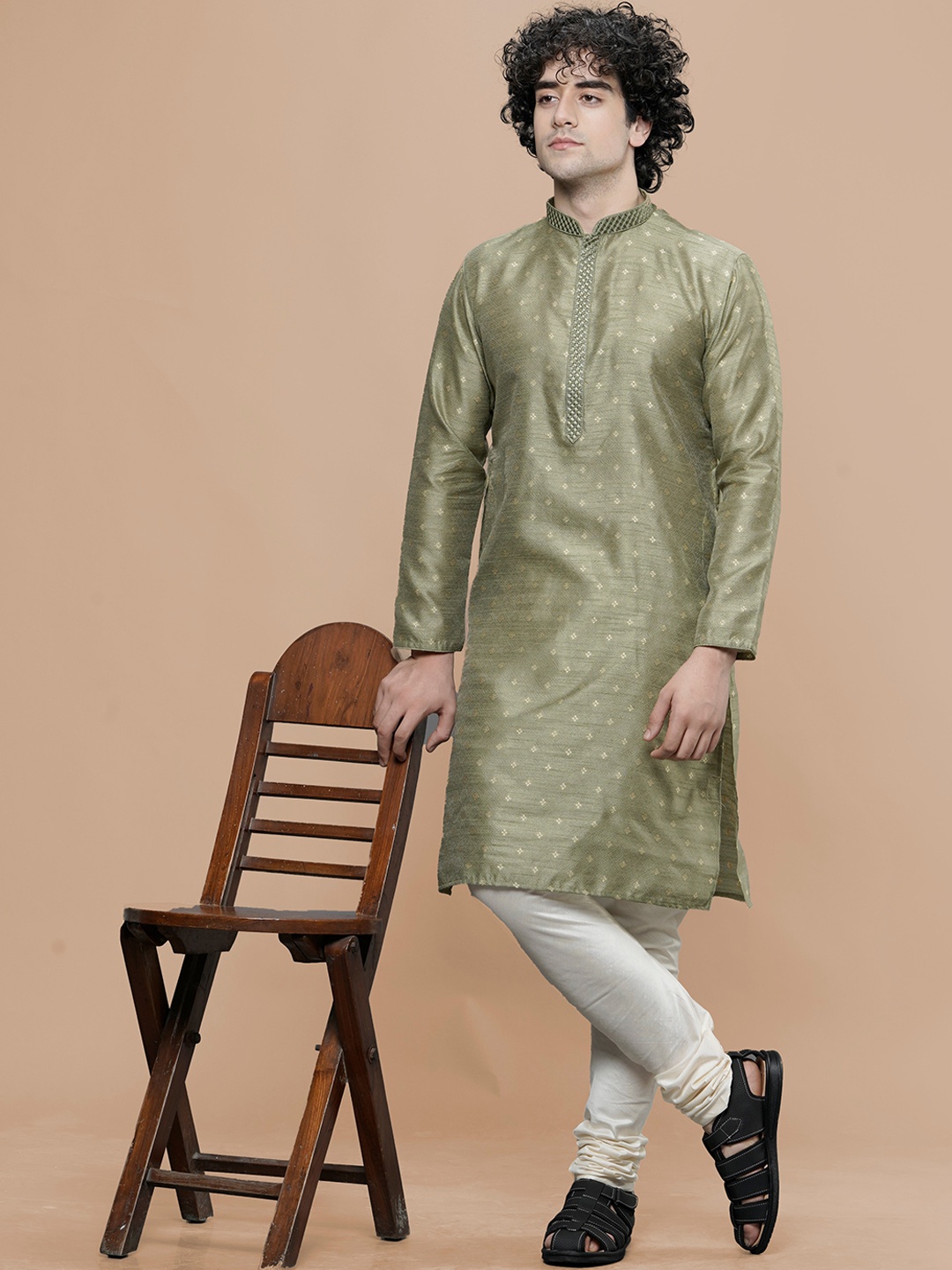 

MAAHI FABS Woven Design Mandarin Collar Jacquard Straight Kurta, Green