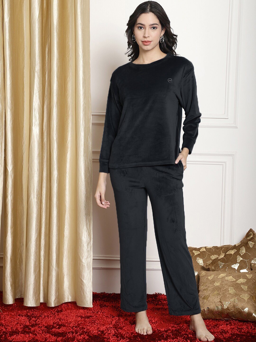 

Aerowarm Round Neck Long Sleeves Night suit, Black